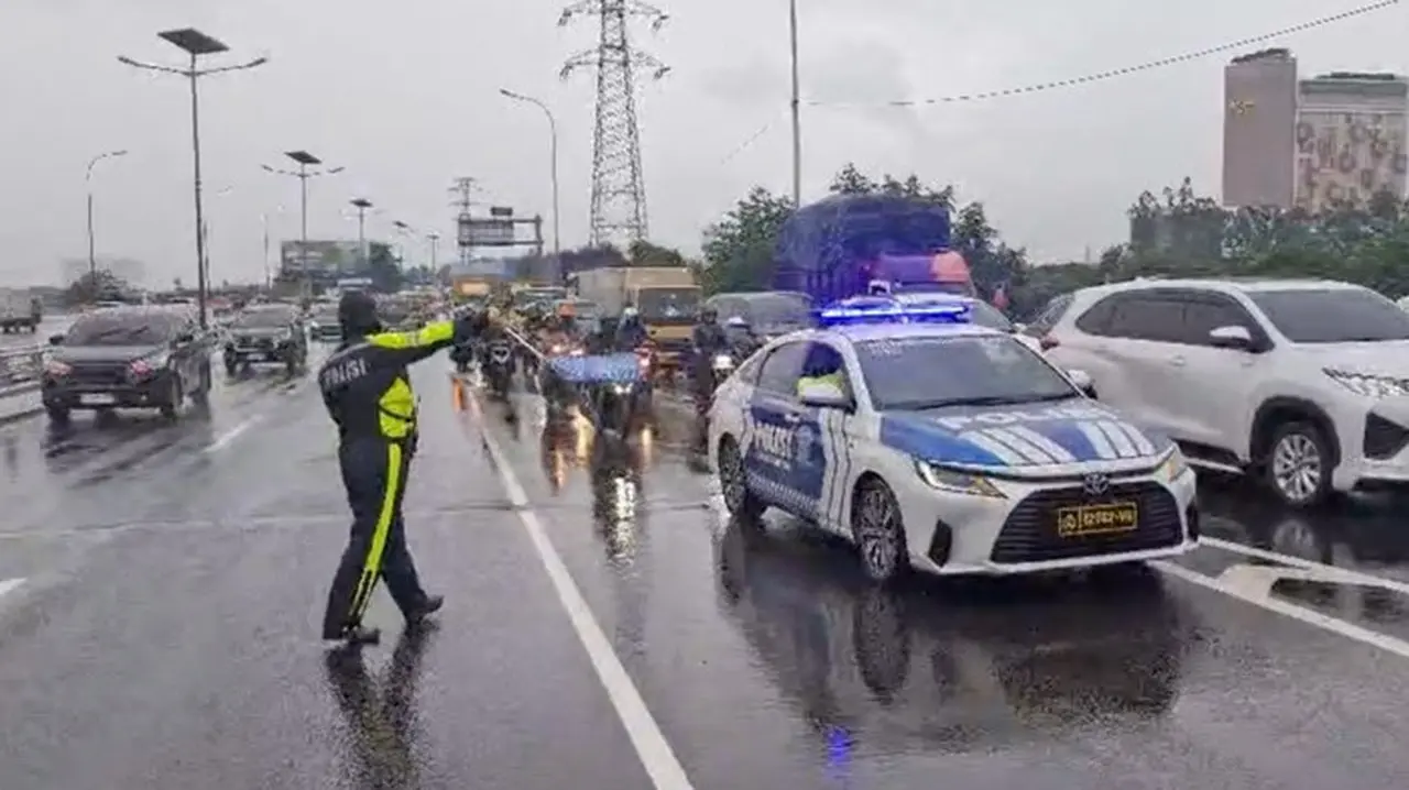 Banjir Jabodetabek: Motor Diizinkan Melintas di Tol Sunter dan Jembatan Tiga Selama 20 Menit