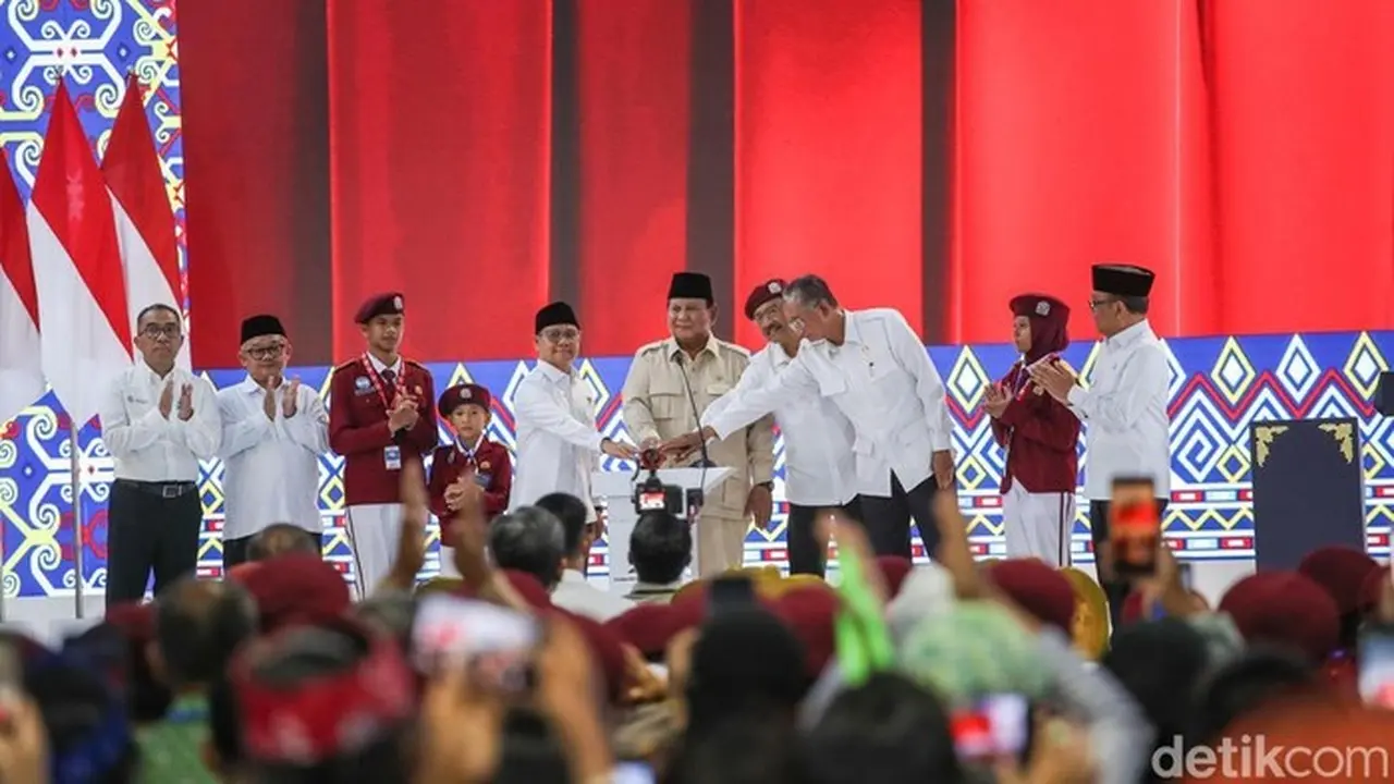 Momen Haru Peresmian 166 Sekolah Rakyat: Tangis Gus Ipul, Pelukan Prabowo Momen Haru Peresmian 166 Sekolah Rakyat: Tangis Gus Ipul, Pelukan Prabowo