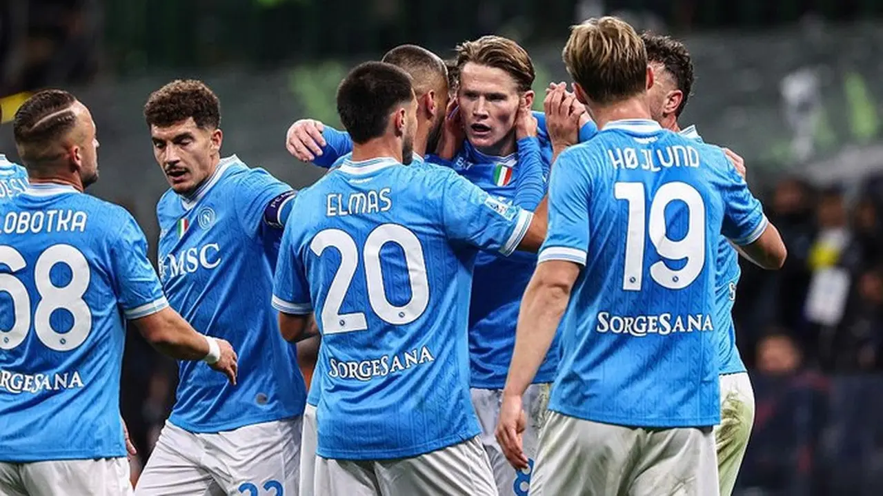 Scott McTominay Puji Semangat Pantang Menyerah Napoli Meski Dihantam Badai Cedera Scott McTominay Puji Semangat Pantang Menyerah Napoli Meski Dihantam Badai Cedera