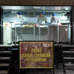 Brimob Polda Metro Dirikan Dapur Lapangan Bantu Warga Terdampak Banjir di Jakarta Utara