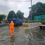 Genangan Tol Sedyatmo KM 31+000 Belum Surut, Kali Prancis Meluap Jadi Penyebab Utama