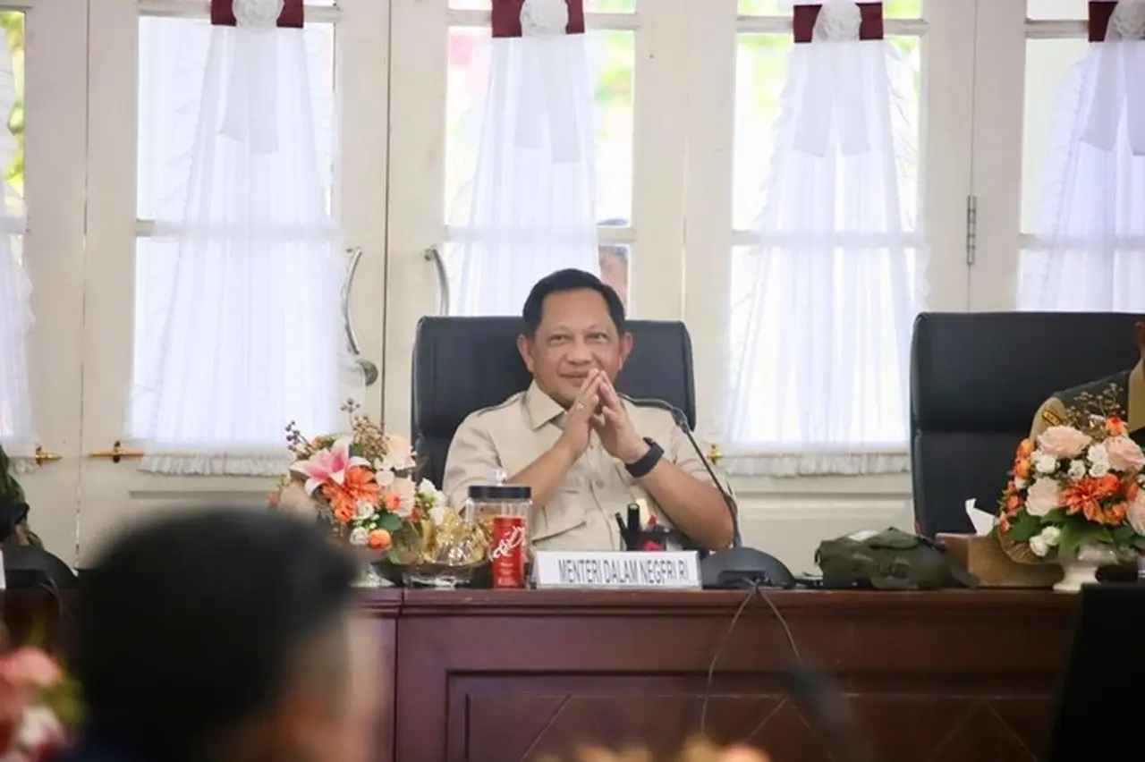 Mendagri Tito Karnavian Kumpulkan Kepala Daerah Sumbar Bahas Percepatan Pemulihan Pascabencana Mendagri Tito Karnavian Kumpulkan Kepala Daerah Sumbar Bahas Percepatan Pemulihan Pascabencana