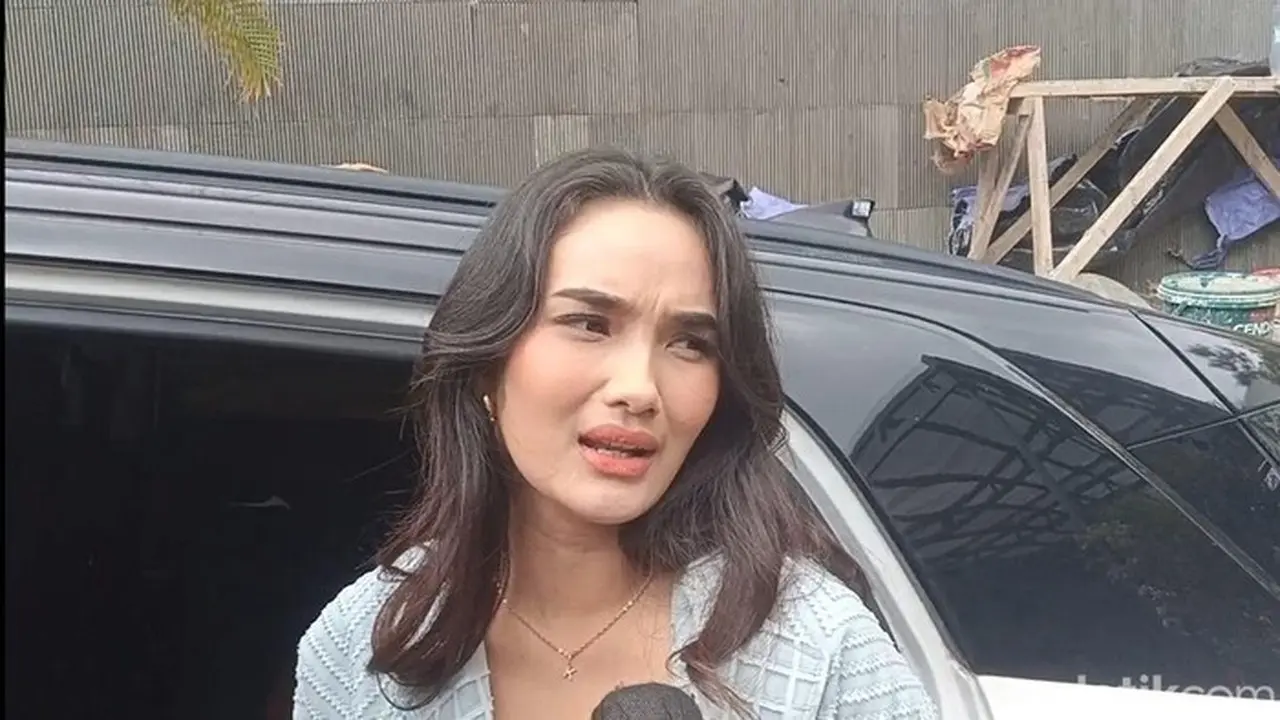 Faby Marcelia Tak Ambil Pusing Pengakuan Nikah Siri dari Ichal Muhammad Faby Marcelia Tak Ambil Pusing Pengakuan Nikah Siri dari Ichal Muhammad
