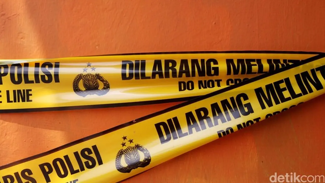 ART di Serang Tewas Ditusuk Dua Pria Tak Dikenal Saat Pulang Kerja ART di Serang Tewas Ditusuk Dua Pria Tak Dikenal Saat Pulang Kerja