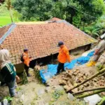 Tanah Longsor Bogor: 4 Rumah Rusak, 2 Keluarga Mengungsi Akibat Hujan Deras