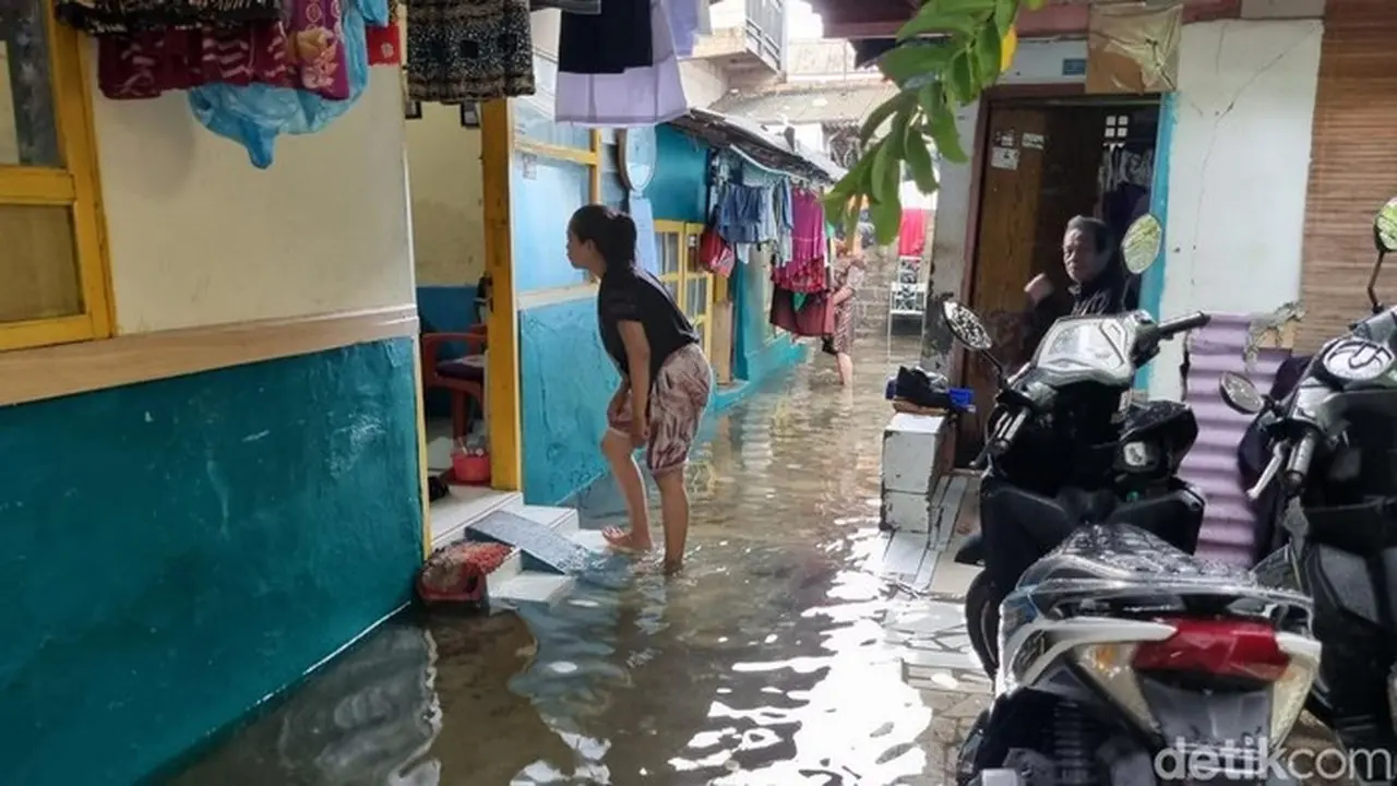 Banjir Warakas Kembali Melanda, Warga Keluhkan Air Naik Lagi Setelah Sempat Surut Banjir Warakas Kembali Melanda, Warga Keluhkan Air Naik Lagi Setelah Sempat Surut