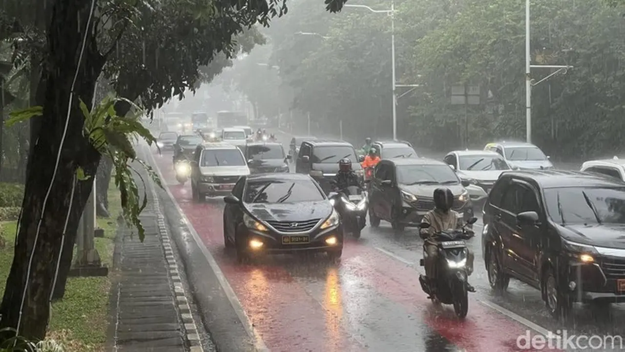 Demo Ojol di Kedubes AS Berakhir, Jalan Medan Merdeka Selatan Jakarta Dibuka Kembali Demo Ojol di Kedubes AS Berakhir, Jalan Medan Merdeka Selatan Jakarta Dibuka Kembali