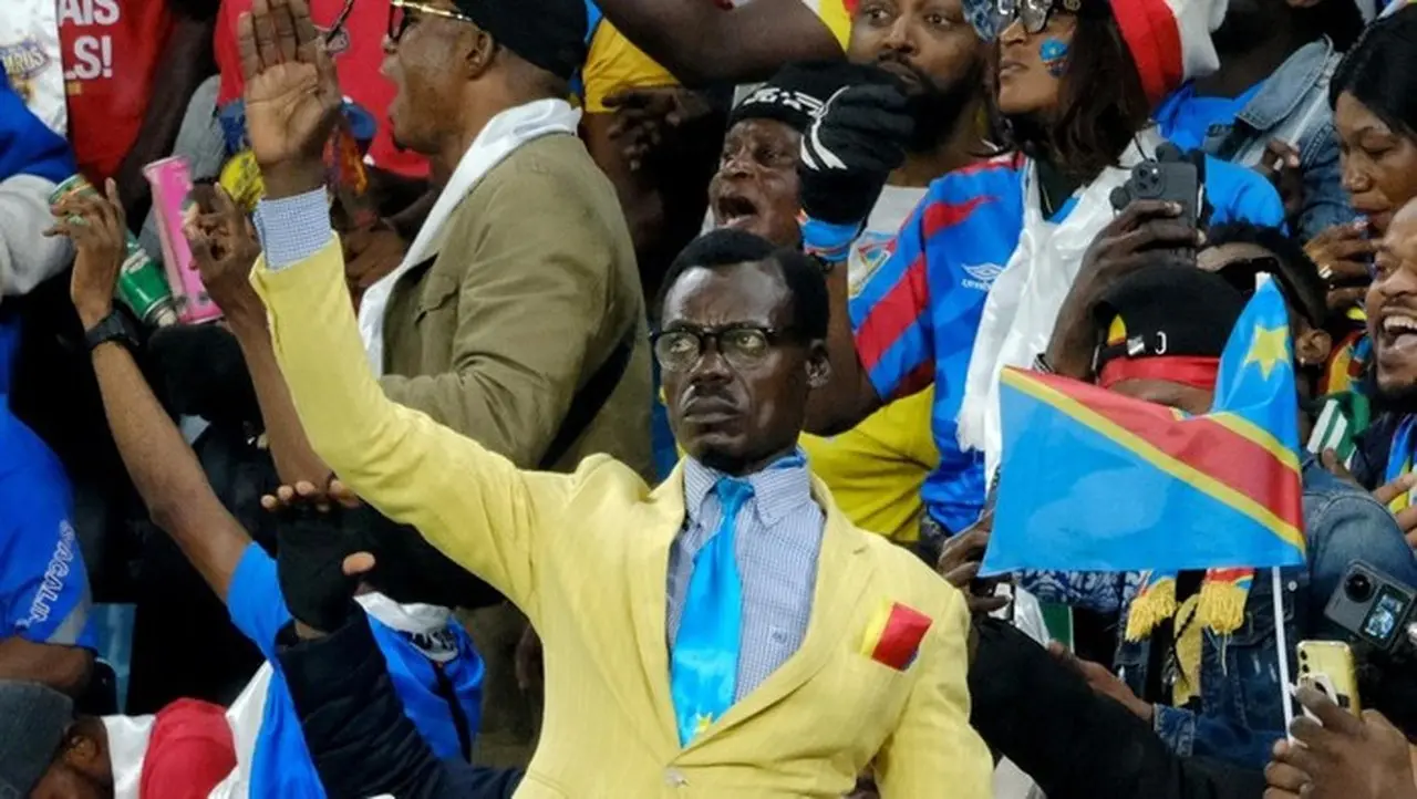 Aksi Unik Fans Kongo di Piala Afrika 2025: Berdiri Bak Patung Sebagai Penghormatan