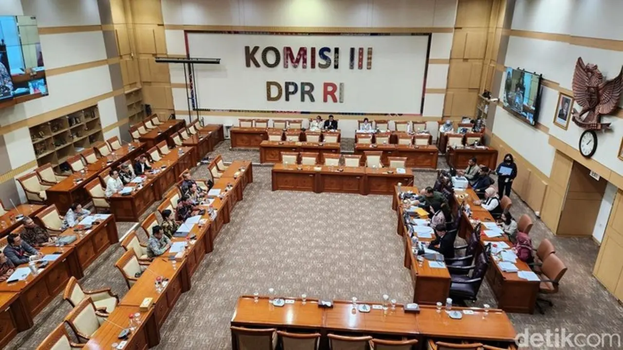 Komisi III DPR Terima Aduan Hakim Ad Hoc, Minta Mogok Sidang Tak Dilakukan Komisi III DPR Terima Aduan Hakim Ad Hoc, Minta Mogok Sidang Tak Dilakukan