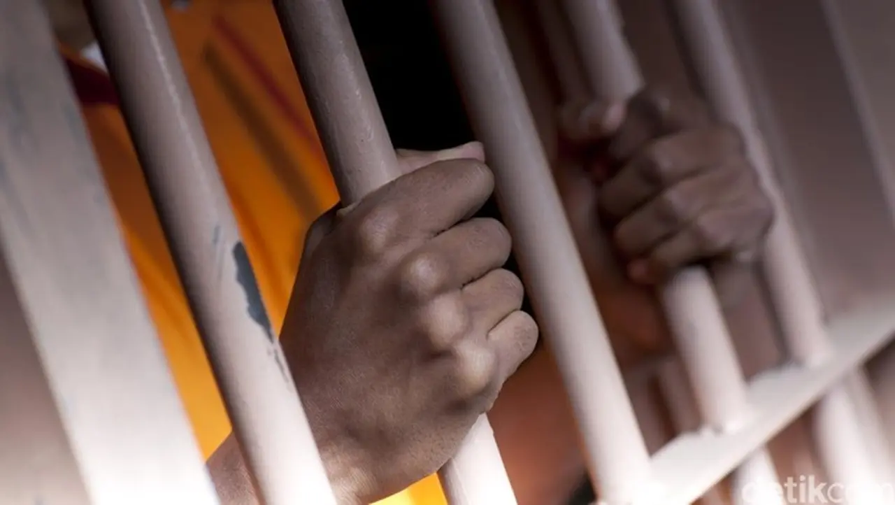 Diduga Curi Besi, Pria di Kembangan Jakarta Barat Dihajar Massa Setelah Bersembunyi di Truk