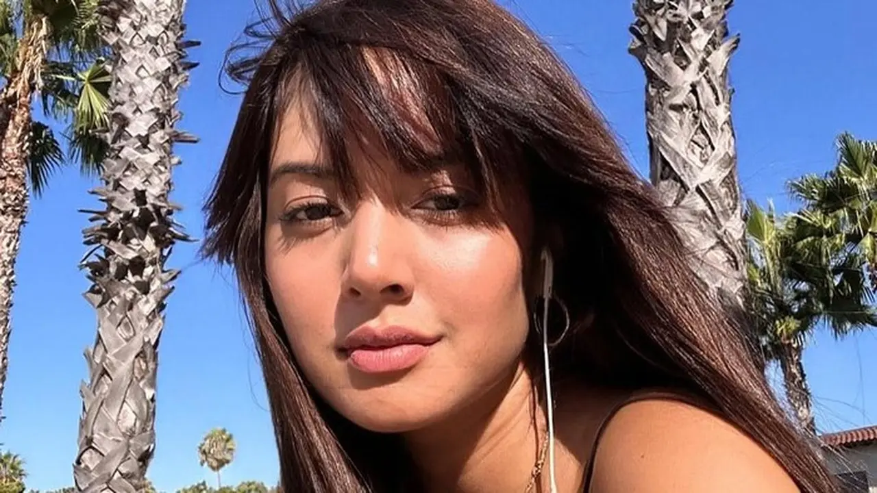 Aurelie Moeremans Ungkap Trauma Masa Lalu Lewat Buku ‘Broken Strings’ Tanpa Dendam Aurelie Moeremans Ungkap Trauma Masa Lalu Lewat Buku ‘Broken Strings’ Tanpa Dendam