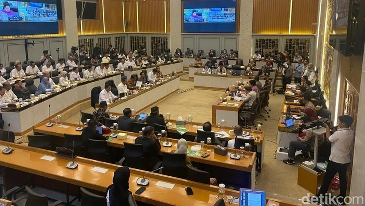 Anggota DPR Teuku Abdul Khalid Tegur Menteri KKP Tak Beri Kabar Saat Kunjungan ke Aceh Anggota DPR Teuku Abdul Khalid Tegur Menteri KKP Tak Beri Kabar Saat Kunjungan ke Aceh