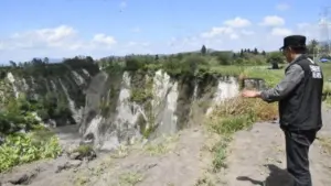 Lubang Raksasa Menganga di Aceh Tengah, Nyaris Capai Badan Jalan Simpang Balik-Blang Mancung