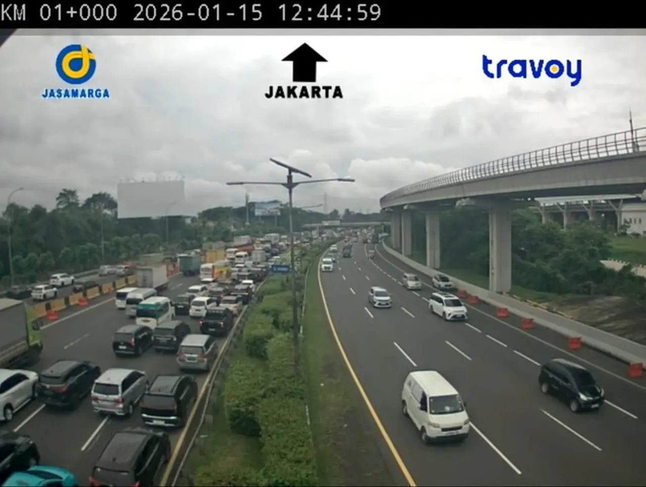 Arus Kendaraan dari Japek dan Jagorawi Padat, Interchange Cawang Alami Kemacetan Siang Ini Arus Kendaraan dari Japek dan Jagorawi Padat, Interchange Cawang Alami Kemacetan Siang Ini