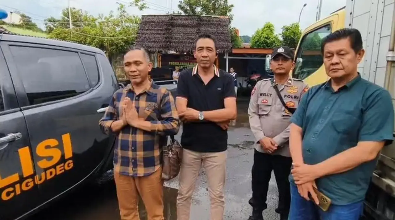 Mobil Boks Curian Ditinggal di Pinggir Sungai Bogor, Polisi Lacak Pemilik Asli Mobil Boks Curian Ditinggal di Pinggir Sungai Bogor, Polisi Lacak Pemilik Asli