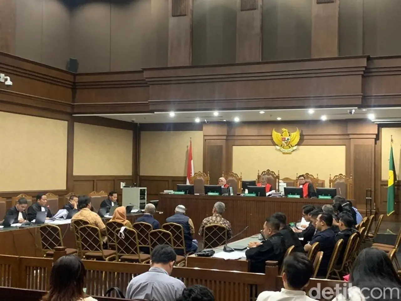 Pengacara Nadiem Makarim Bersaksi di Sidang Perintangan Penyidikan Kasus Minyak Goreng dan Timah Pengacara Nadiem Makarim Bersaksi di Sidang Perintangan Penyidikan Kasus Minyak Goreng dan Timah