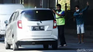 Polisi Luruskan Fakta: Rantai di Exit Tol Rawa Buaya Bukan Dipasang ‘Pak Ogah’