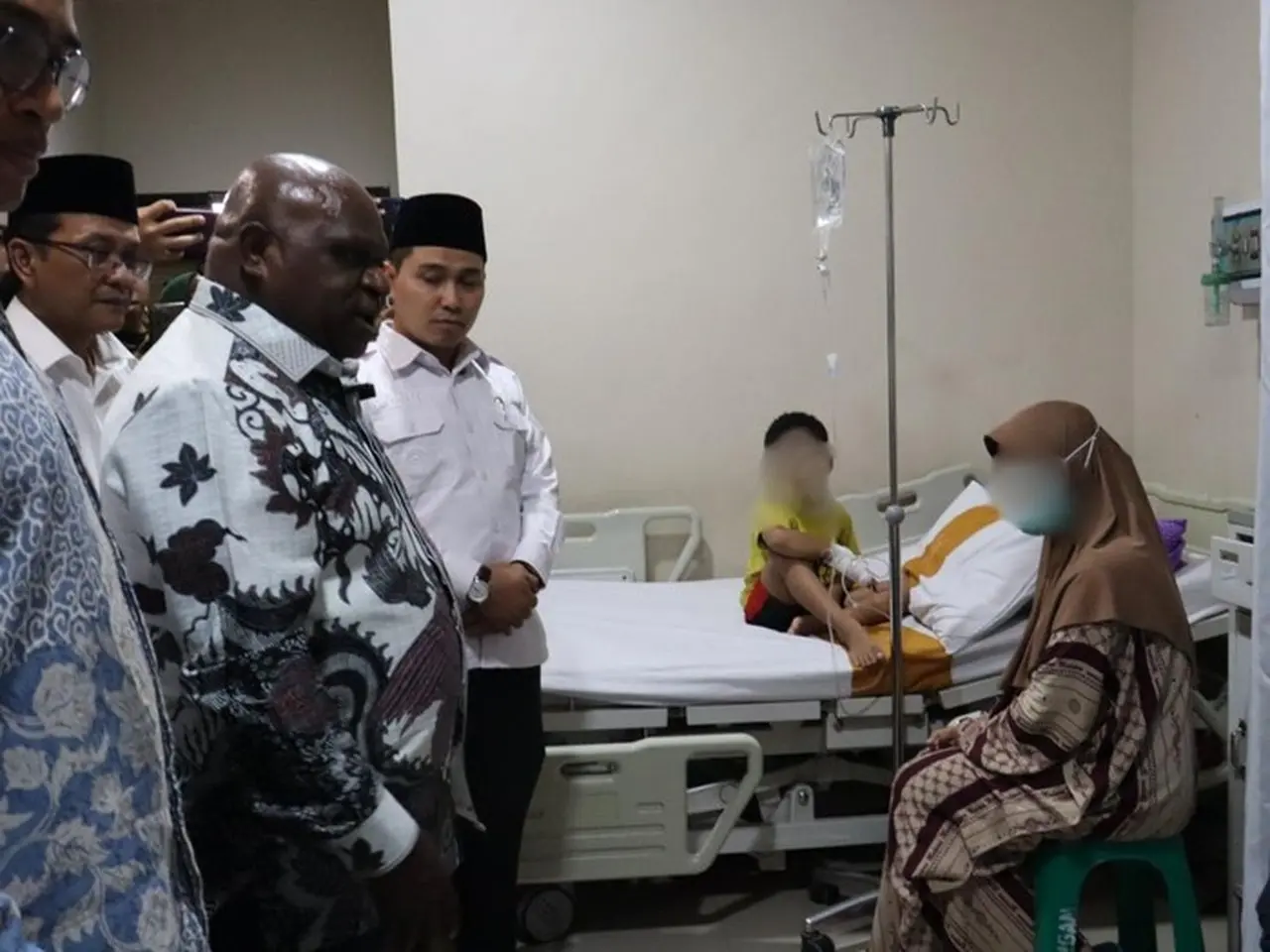 Menteri HAM Natalius Pigai: Program Makan Bergizi Gratis Wajib Aman, 411 Korban Tak Boleh Terjadi Menteri HAM Natalius Pigai: Program Makan Bergizi Gratis Wajib Aman, 411 Korban Tak Boleh Terjadi