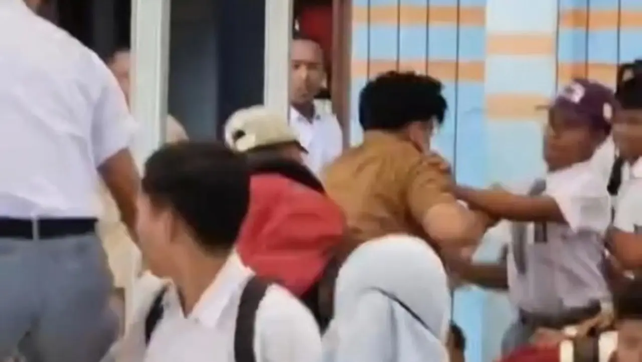 Komisi X DPR Desak Penguatan Pendidikan Karakter Pasca-Guru Dikeroyok Siswa di Jambi Komisi X DPR Desak Penguatan Pendidikan Karakter Pasca-Guru Dikeroyok Siswa di Jambi