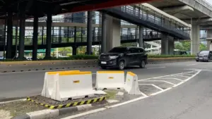 Dua Tiang Monorel di Rasuna Said Dibongkar, Bekasnya Ditutupi Lakban Kuning-Hitam