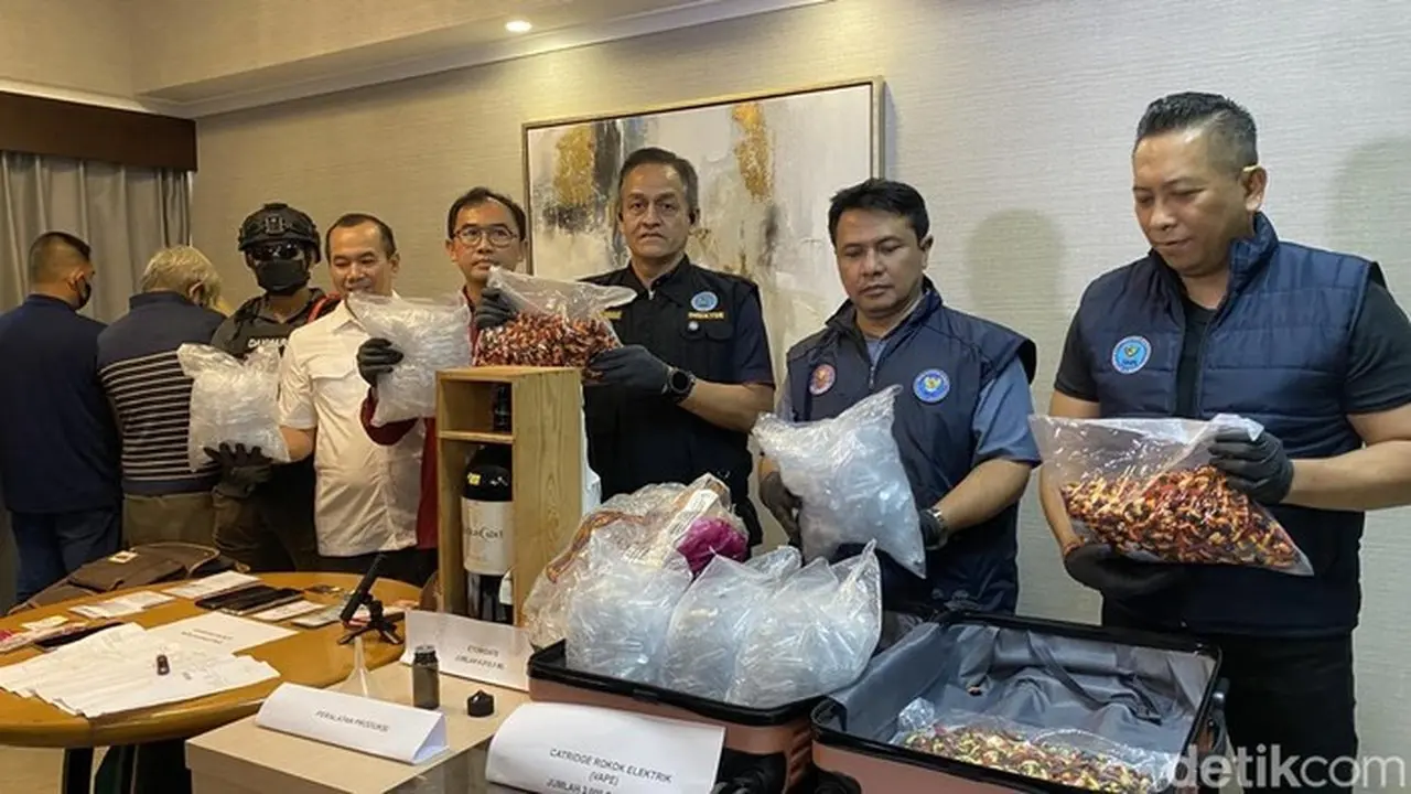 BNN Ungkap Produksi Vape Narkoba di Jaksel, Dua WNA Ditangkap dengan Omzet Rp 18 Miliar