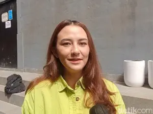 Dahlia Poland Nikmati Hidup Baru Pasca Cerai, Dicky Prasetya Beri Dukungan Penuh