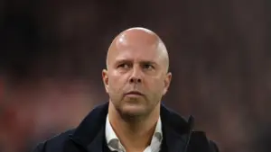 Arne Slot Akui Krisis Bek Liverpool, Tapi Enggan Berjanji Soal Transfer