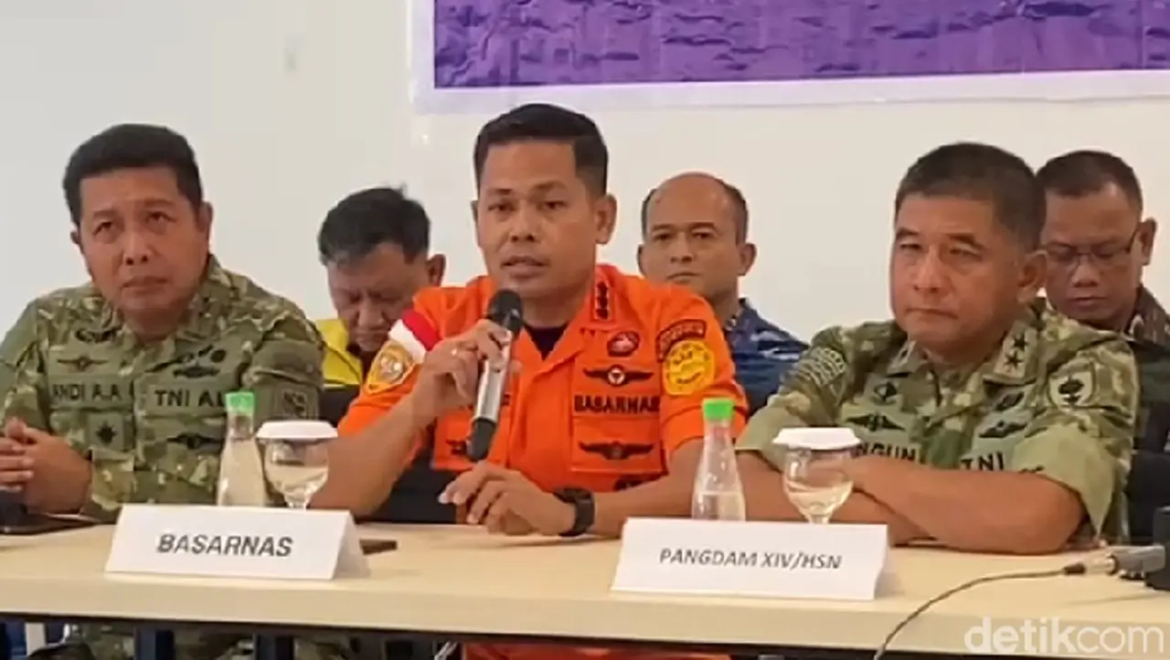 Fokus Cari Korban Selamat, Serpihan Pesawat ATR 42-500 Ditemukan di Pangkep Fokus Cari Korban Selamat, Serpihan Pesawat ATR 42-500 Ditemukan di Pangkep