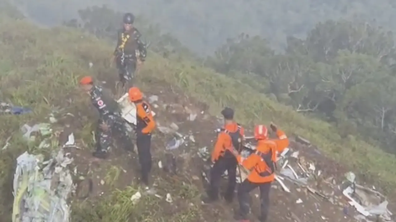 Cuaca Buruk dan Medan Terjal Hambat Pencarian Korban Pesawat ATR 42-500 di Sulsel Cuaca Buruk dan Medan Terjal Hambat Pencarian Korban Pesawat ATR 42-500 di Sulsel