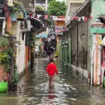 Banjir Jakarta: 36 RT dan 27 Jalan Terendam, 43 Warga Mengungsi Akibat Hujan Deras Banjir Jakarta: 36 RT dan 27 Jalan Terendam, 43 Warga Mengungsi Akibat Hujan Deras