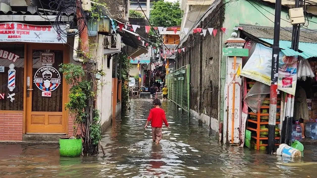 Banjir Jakarta: 36 RT dan 27 Jalan Terendam, 43 Warga Mengungsi Akibat Hujan Deras Banjir Jakarta: 36 RT dan 27 Jalan Terendam, 43 Warga Mengungsi Akibat Hujan Deras