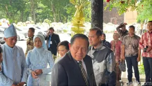 SBY Hadiri Pernikahan Sekpri Prabowo di TMII, Disambut Hangat Kerabat Pengantin