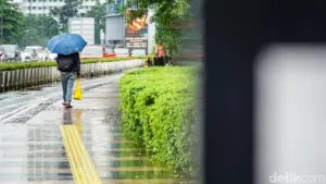 BMKG Prediksi Jabodetabek Diguyur Hujan Ringan hingga Sedang pada 19 Januari 2026