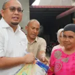 Andre Rosiade Salurkan 1.000 Paket Sembako untuk Warga Pasaman, Beri Dukungan Lansia Korban Tambang Ilegal