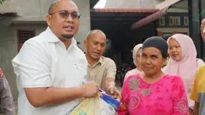 Andre Rosiade Salurkan 1.000 Paket Sembako untuk Warga Pasaman, Beri Dukungan Lansia Korban Tambang Ilegal