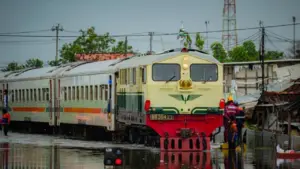 Banjir Melanda, KAI Berikan Refund 100% Tiket Kereta Api untuk Penumpang Terdampak