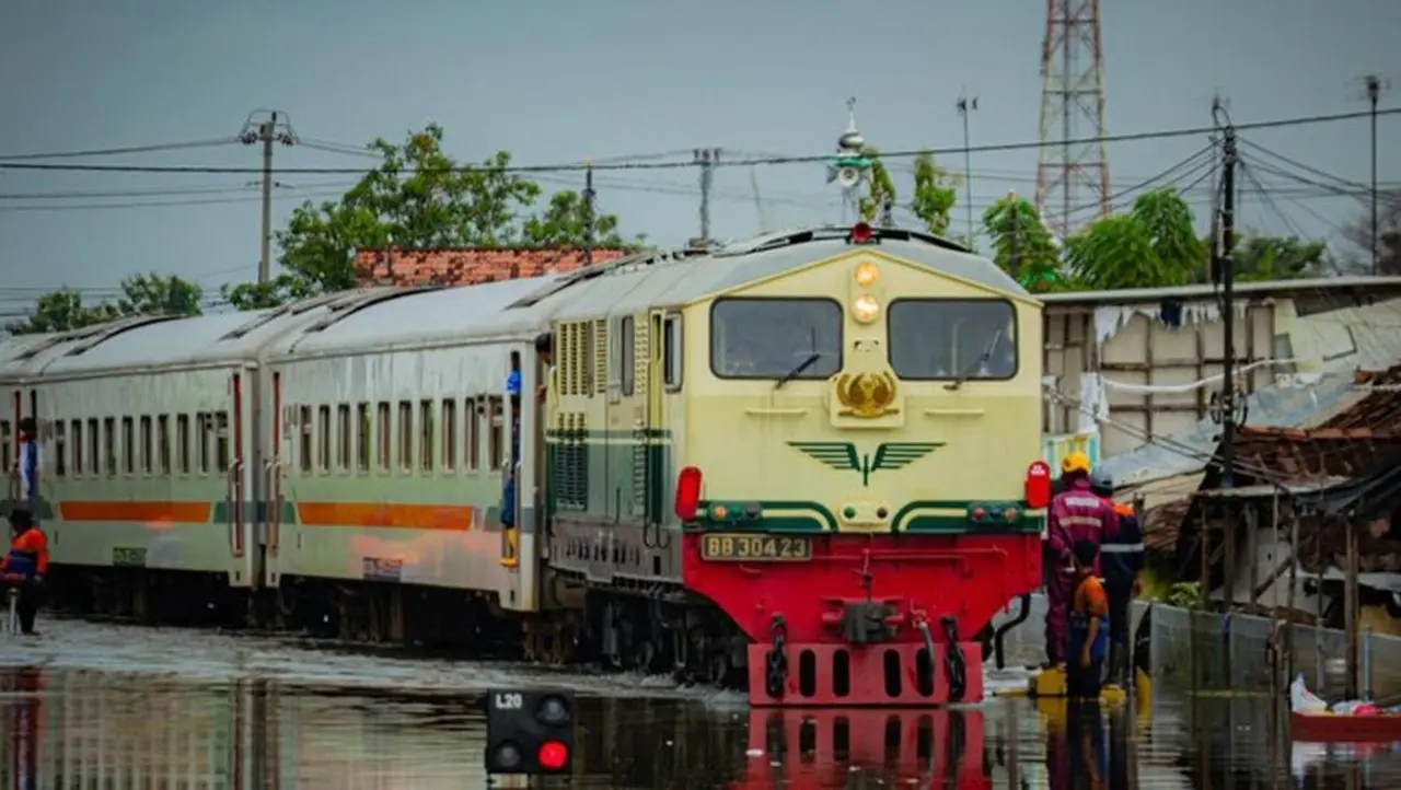 Banjir Melanda, KAI Berikan Refund 100% Tiket Kereta Api untuk Penumpang Terdampak Banjir Melanda, KAI Berikan Refund 100% Tiket Kereta Api untuk Penumpang Terdampak