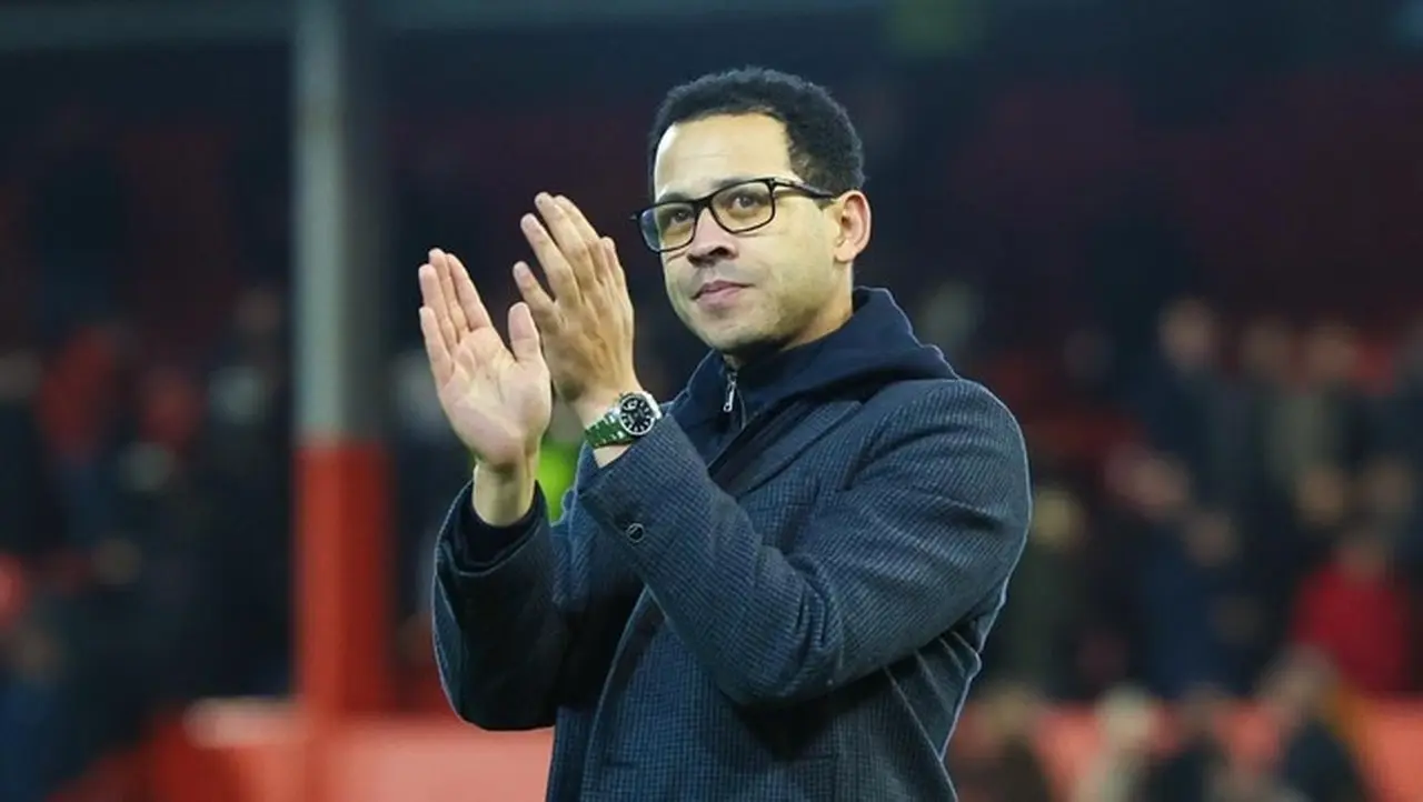 Liam Rosenior Ogah Komentari Isu Pengganti Maresca di Chelsea, Fokus ke Strasbourg