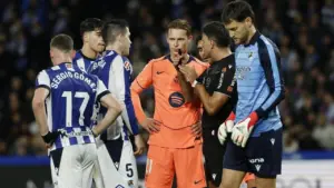 Kekalahan Barcelona dari Real Sociedad: De Jong Kritik Keras Kepemimpinan Wasit Jesus Gil Manzano