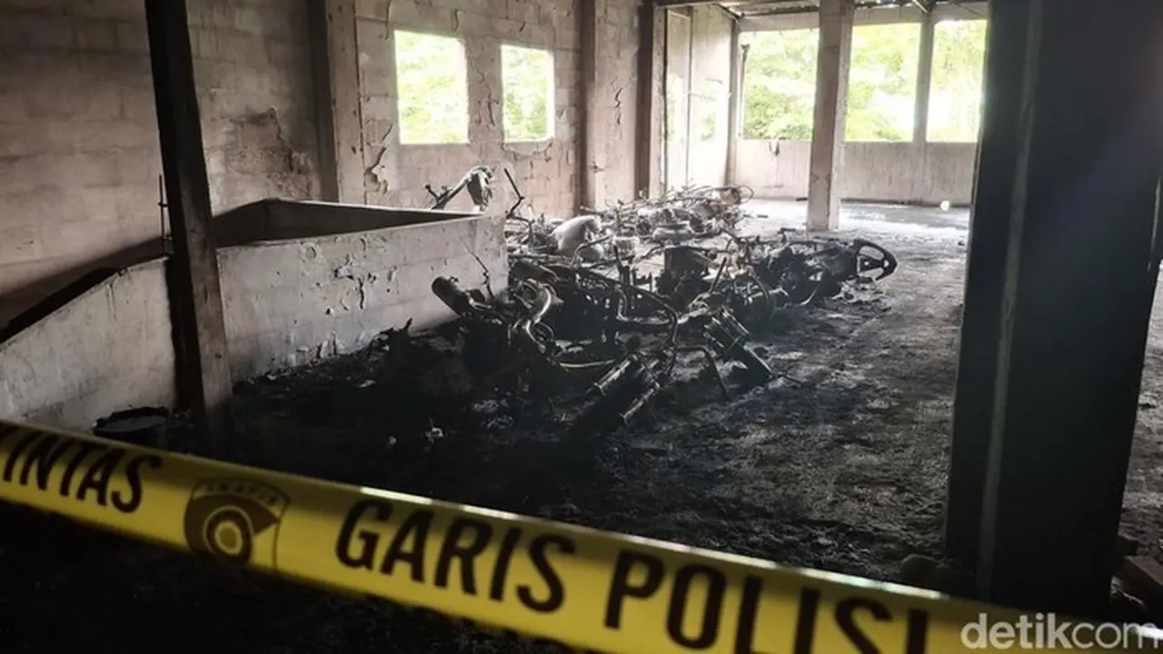 Kebakaran Horor di Bogor: 19 Motor Hangus di Penitipan Dekat Stasiun Akibat Korsleting Alarm Kebakaran Horor di Bogor: 19 Motor Hangus di Penitipan Dekat Stasiun Akibat Korsleting Alarm