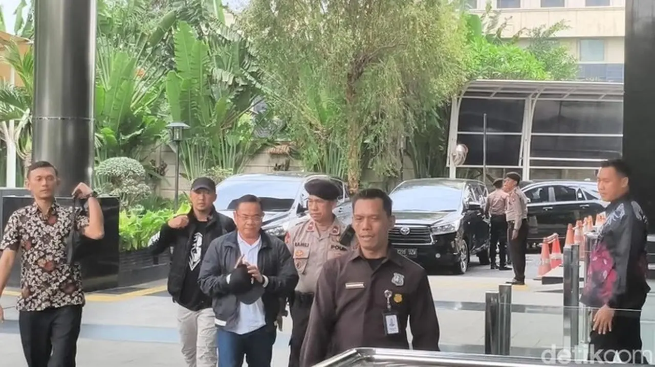 Bupati Pati Sudewo Tiba di KPK Usai Terjaring Operasi Tangkap Tangan