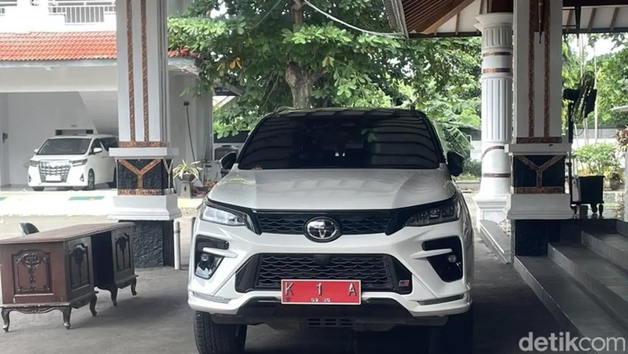 Bupati Pati Sudewo Terjaring OTT KPK, Mobil Dinas Terparkir di Pendopo Bupati Pati Sudewo Terjaring OTT KPK, Mobil Dinas Terparkir di Pendopo