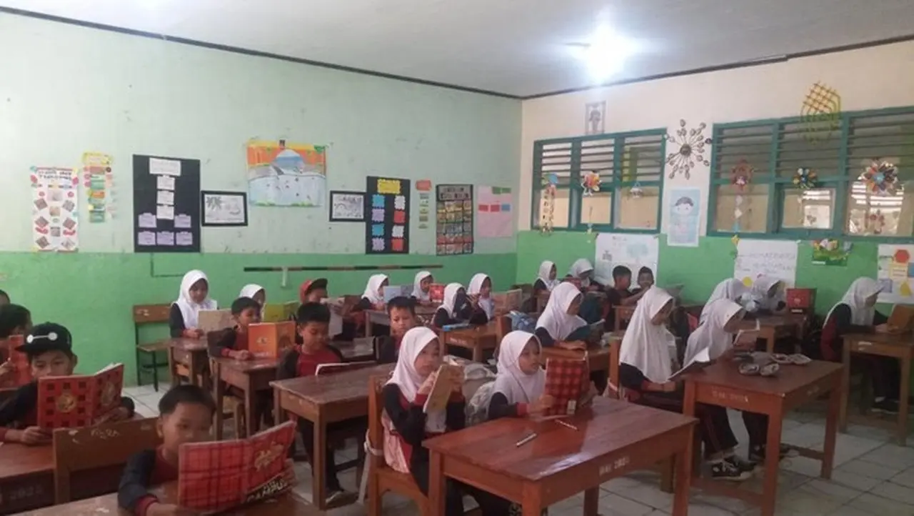 Ahli Waris Buka Segel SDN Gerendong 1 Pandeglang, Siswa Kembali Belajar Ahli Waris Buka Segel SDN Gerendong 1 Pandeglang, Siswa Kembali Belajar