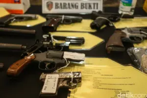 Sindikat Senpi Rakitan Sumedang Jual Senjata Ilegal via Online dengan Sistem PO