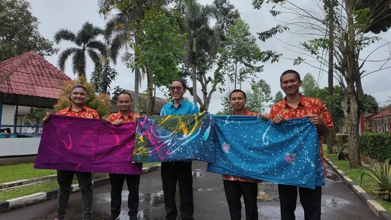 50 Karya Batik Ciprat Dihasilkan Penerima Manfaat Sentra Kemensos Bogor dalam Enam Bulan 50 Karya Batik Ciprat Dihasilkan Penerima Manfaat Sentra Kemensos Bogor dalam Enam Bulan