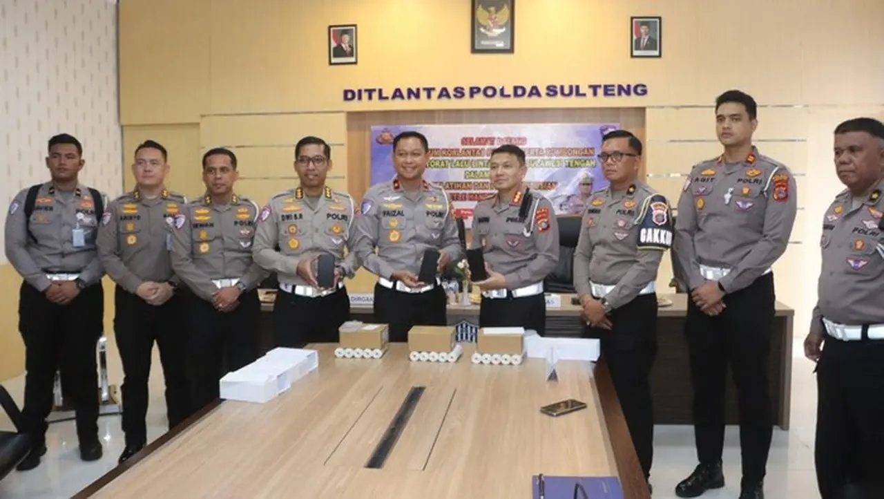 Korlantas Polri Operasikan E-TLE Mobile Handheld di Sulteng, Dorong Kepatuhan Berlalu Lintas Korlantas Polri Operasikan E-TLE Mobile Handheld di Sulteng, Dorong Kepatuhan Berlalu Lintas