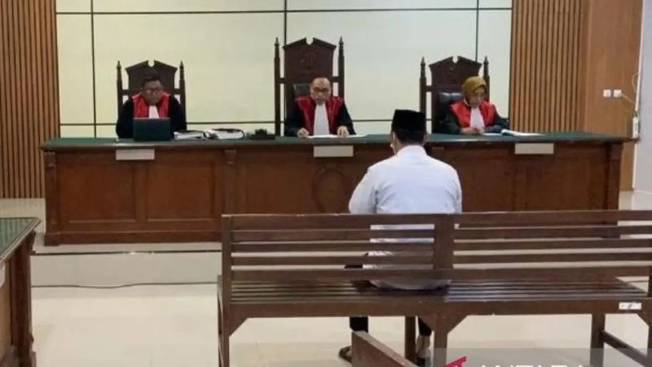 Anggota DPRD Kudus Divonis Kerja Sosial 60 Jam Akibat Terbukti Berjudi Anggota DPRD Kudus Divonis Kerja Sosial 60 Jam Akibat Terbukti Berjudi