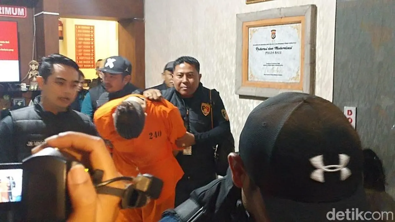 Buron Interpol Eropa Nikah Siri dengan WNI Selama Sembunyi di Bali Buron Interpol Eropa Nikah Siri dengan WNI Selama Sembunyi di Bali