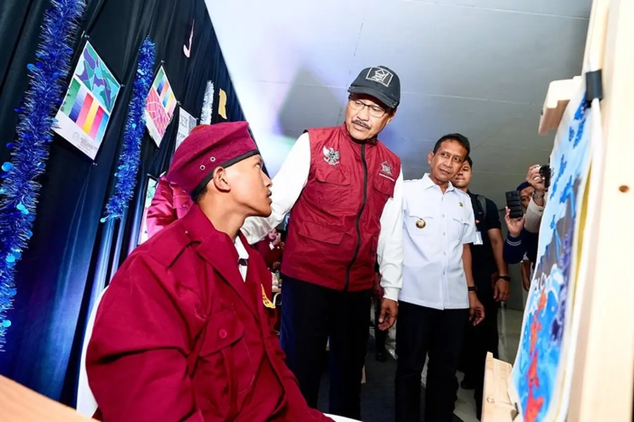 Mensos Gus Ipul Dengarkan Langsung Kisah Perubahan Siswa Sekolah Rakyat di Bojonegoro