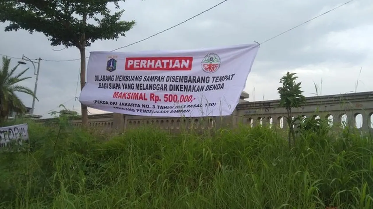 Cegah Sampah Liar, Pemprov DKI Pasang CCTV dan Dirikan Posko di Sungai Muara Baru